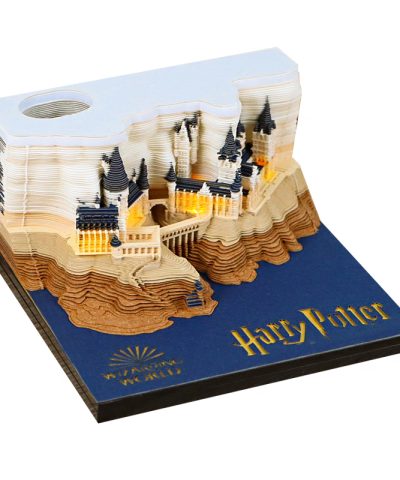 The 3D paper work with the Hogwarts Castle design is made of art paper, hand-carved and placed in an acrylic frame. This decorative product is suitable as a calendar or tear-off notebook for home, collection and gift.